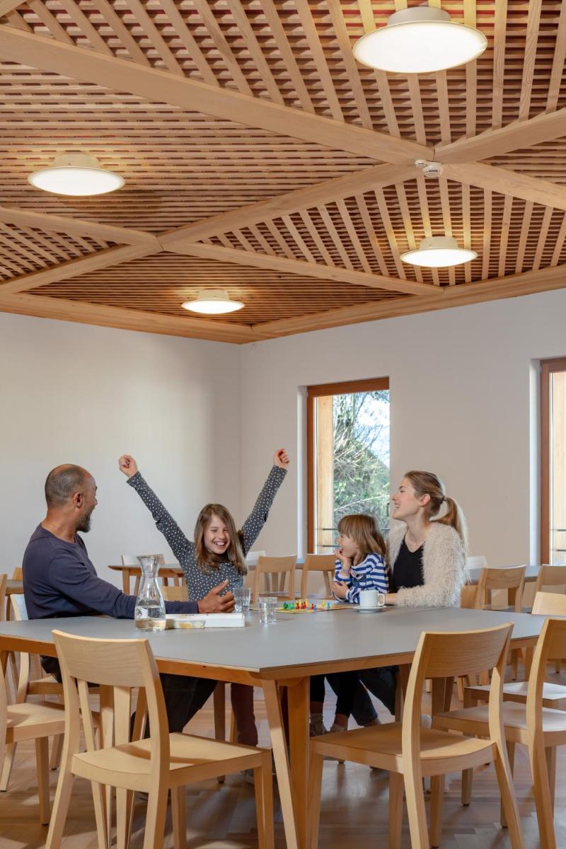 Jugendherberge Trin - Housity