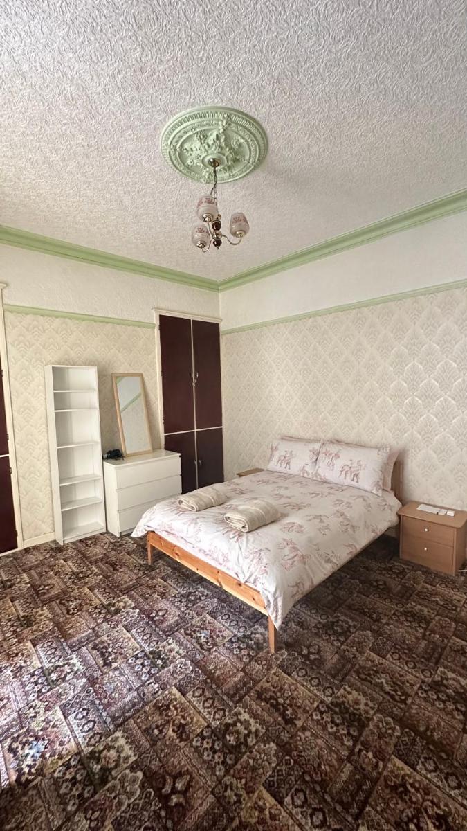 Big double room with private bathroom - Housity