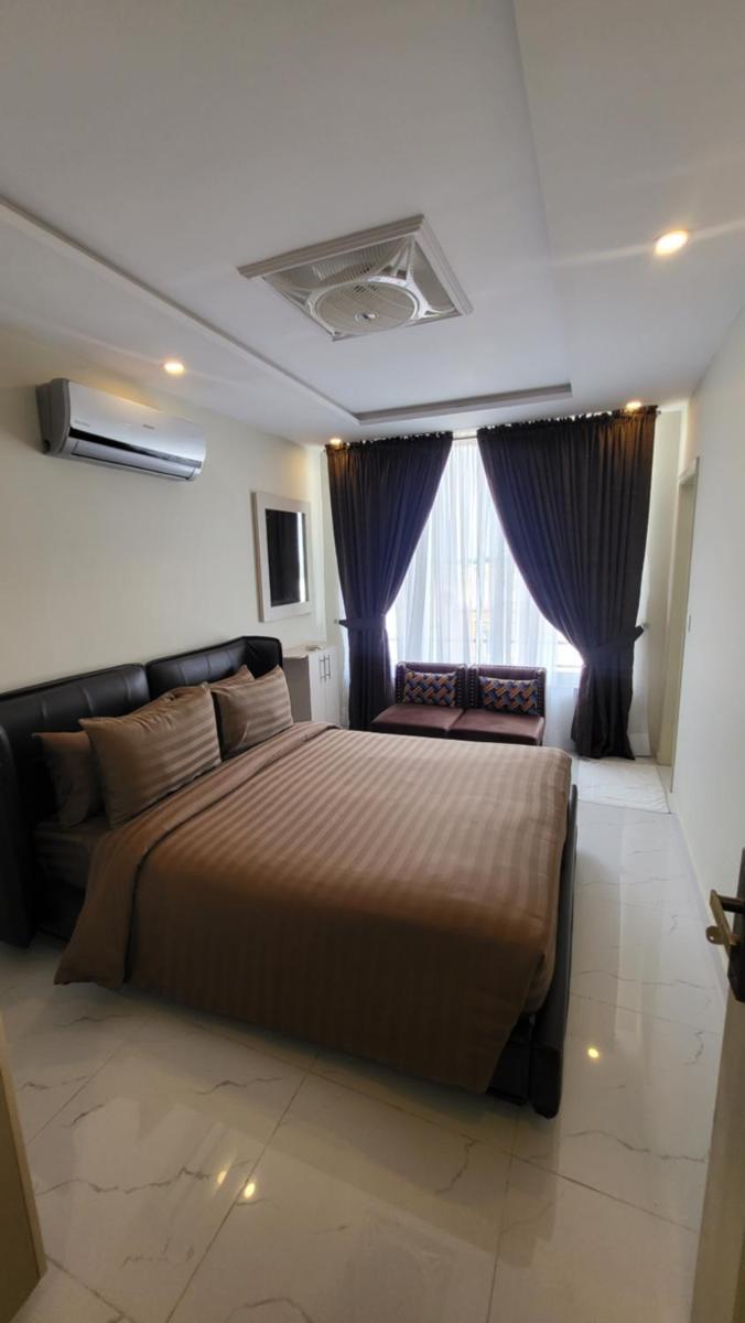 C Suites - Housity