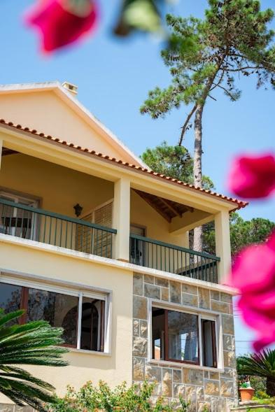 Moby Dick Lodge Colares - Housity