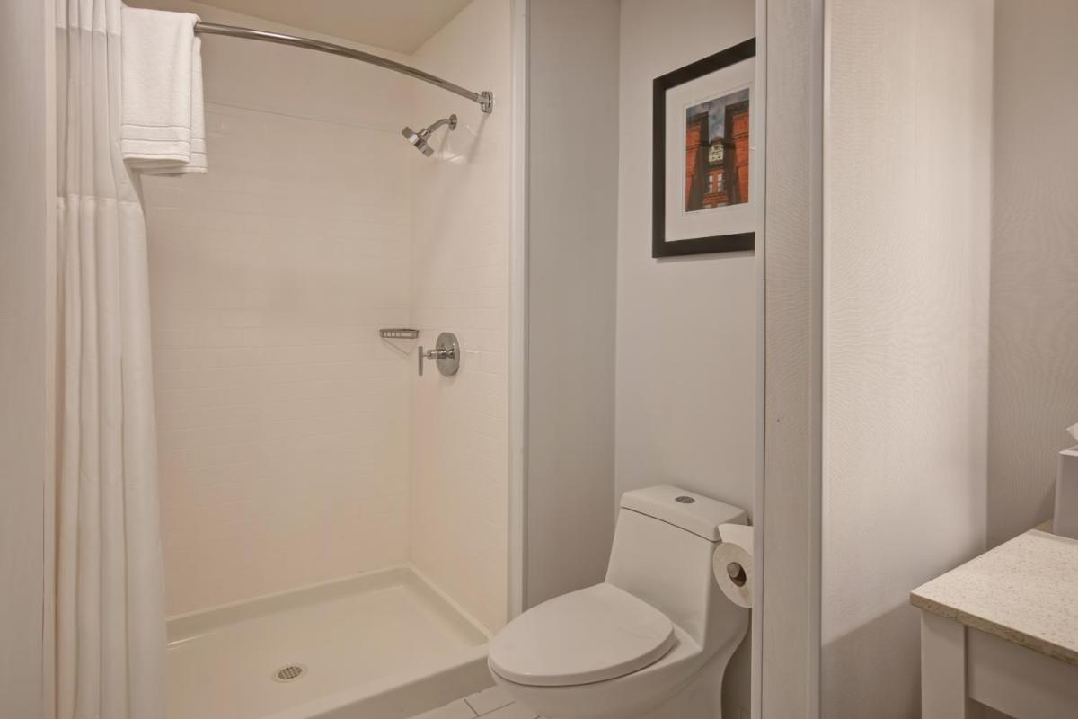 Four Points by Sheraton Peoria - Housity