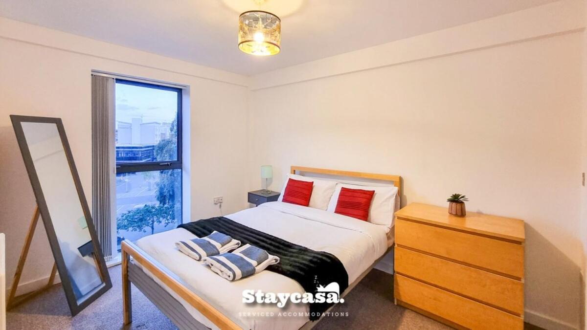 Bright Central Apt With Balcony & Secure Parking - Housity