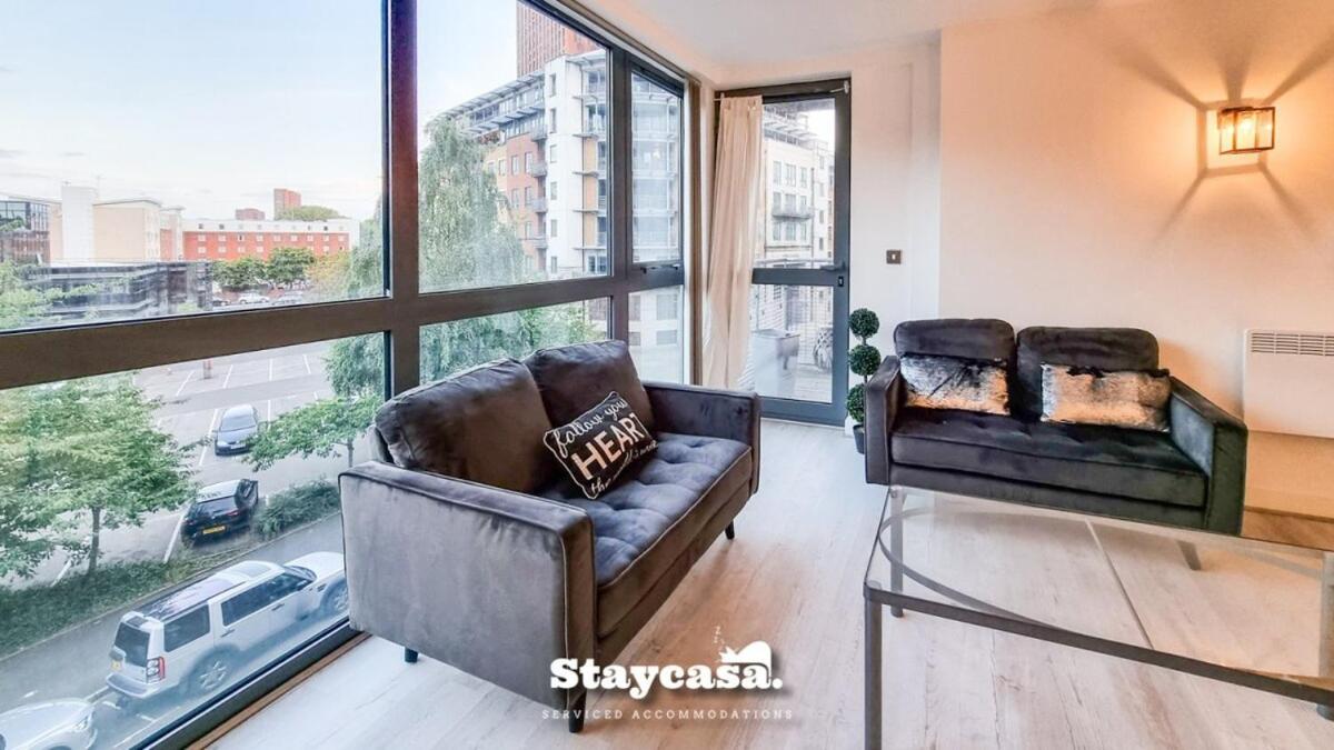 Bright Central Apt With Balcony & Secure Parking - Housity