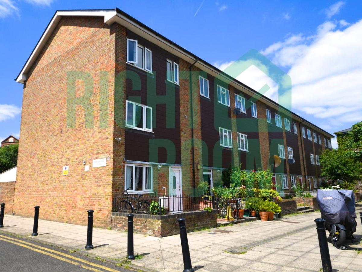 Four Rooms to Rent in Prime Camden - One Week Minimum Stay - Housity