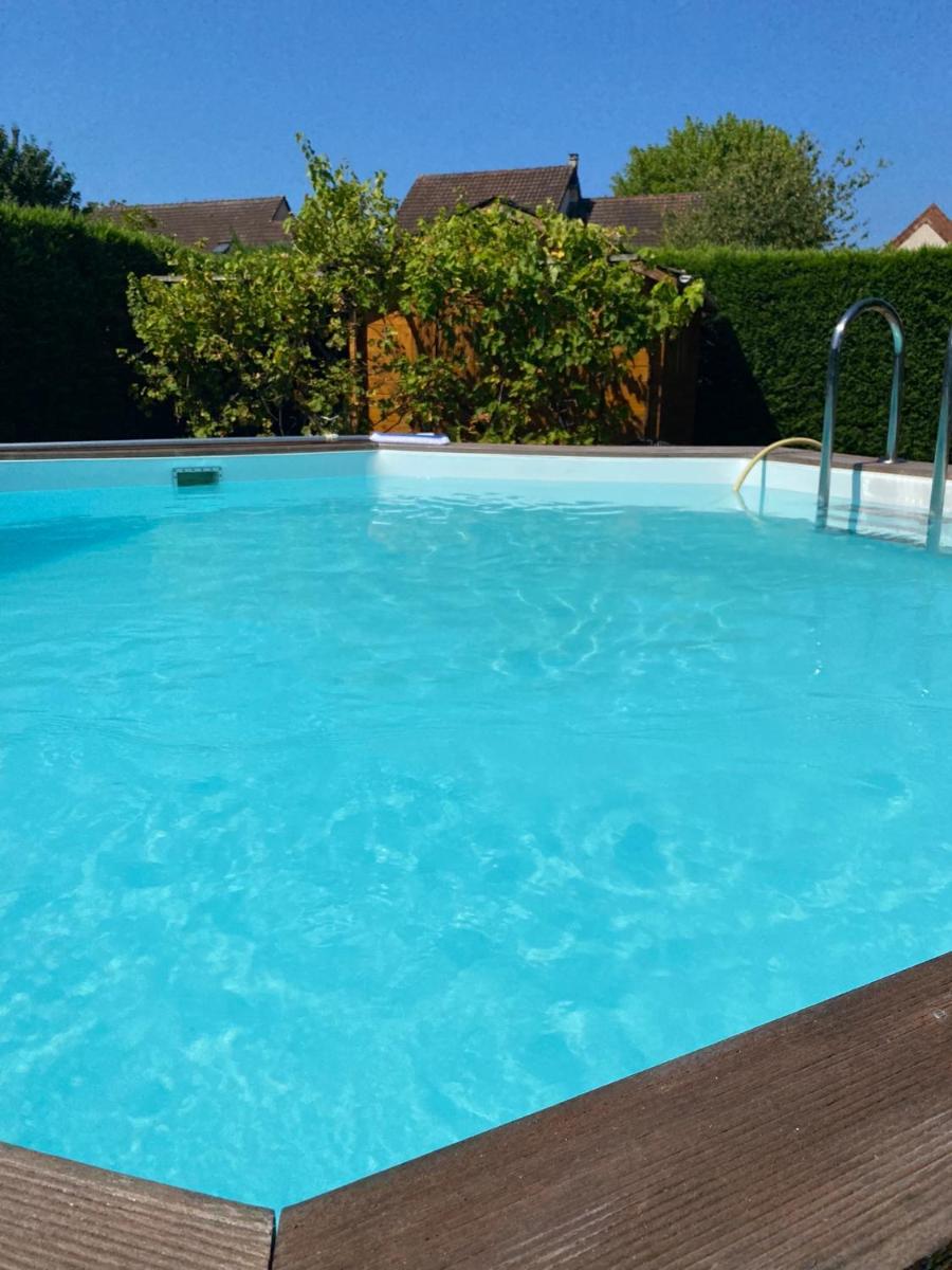 Maison avec piscine au calme - Housity