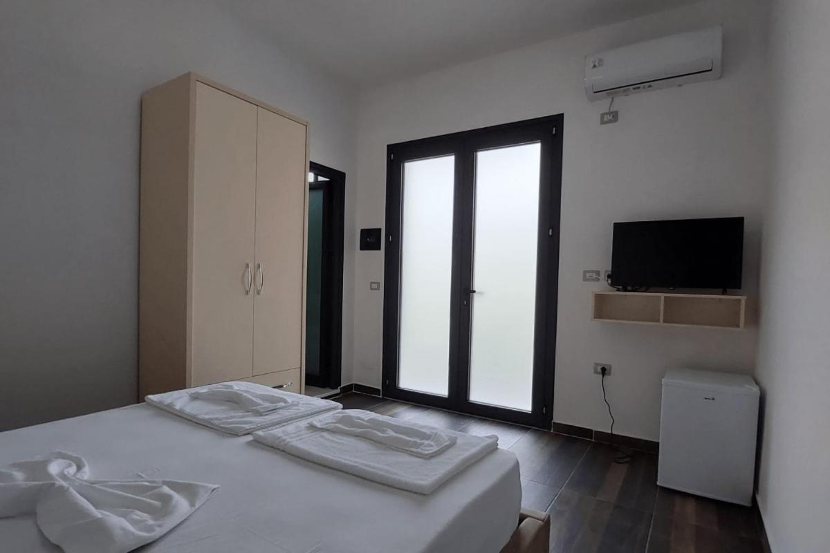Guesthouse Lungomare Vlore - Housity