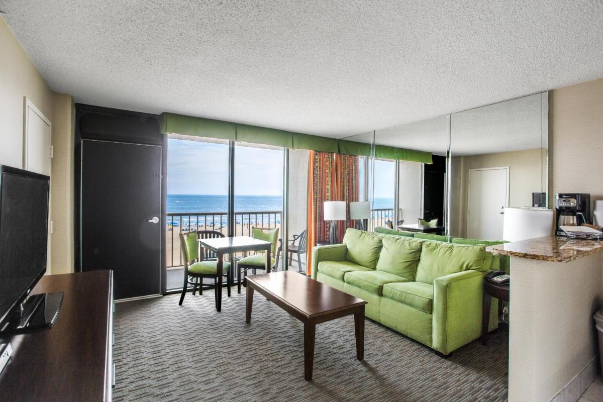 Beach Quarters Resort - Housity