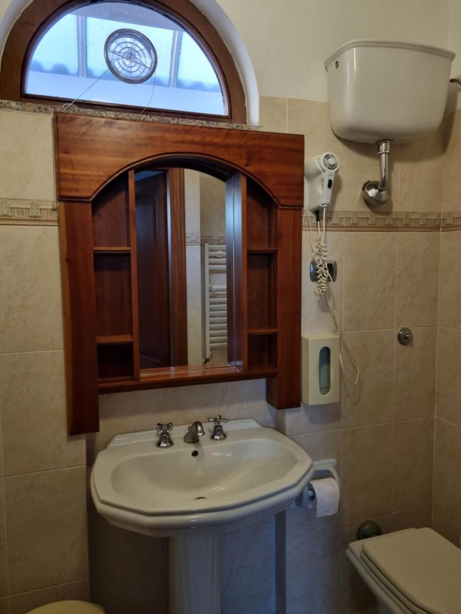 Il Cavaliere - Housity