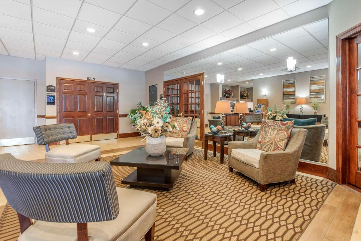 Best Western Plus Bridgeport Inn - Housity