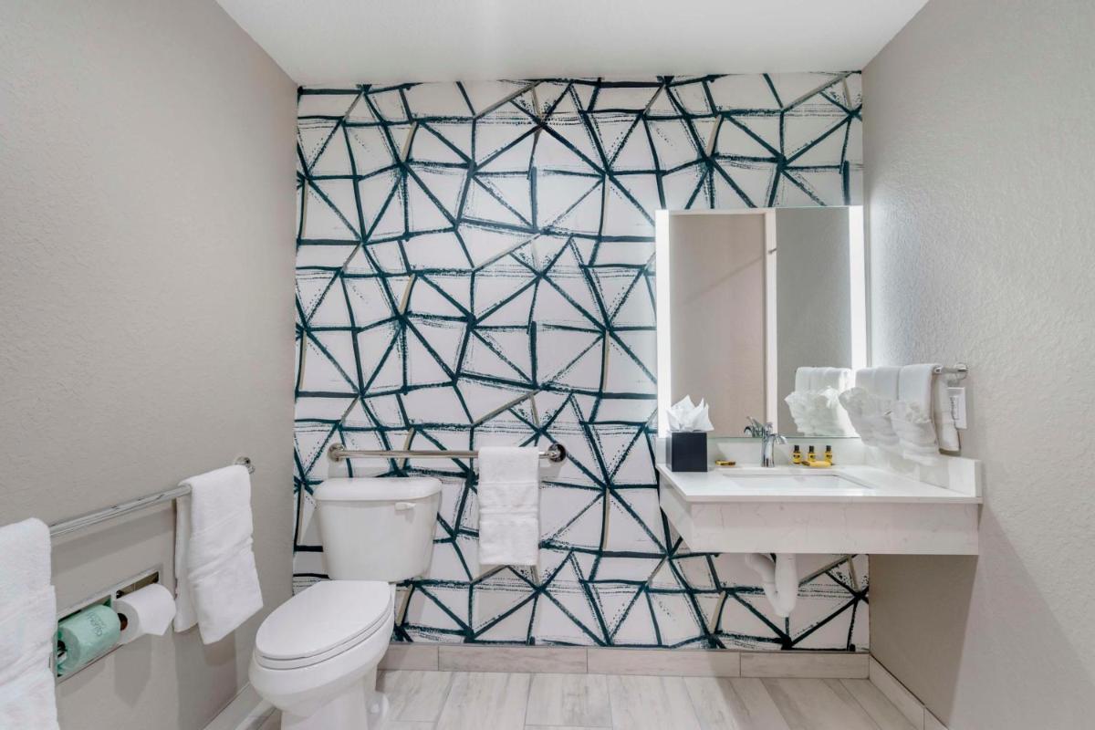 Best Western Plus Winter Haven Inn & Suites - Housity
