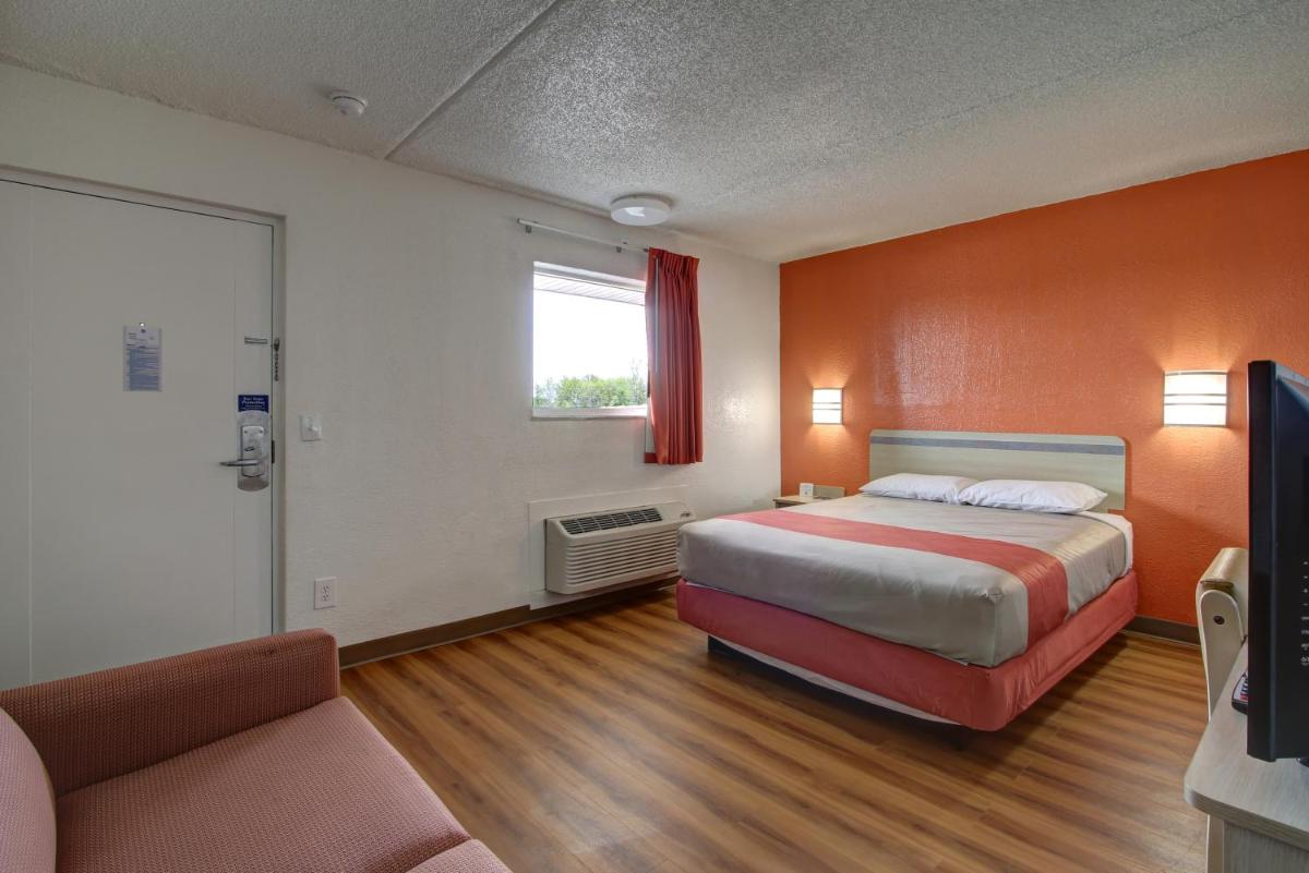 Motel 6-North Ridgeville, OH - Cleveland Intl Airport - N Ridgeville - Housity