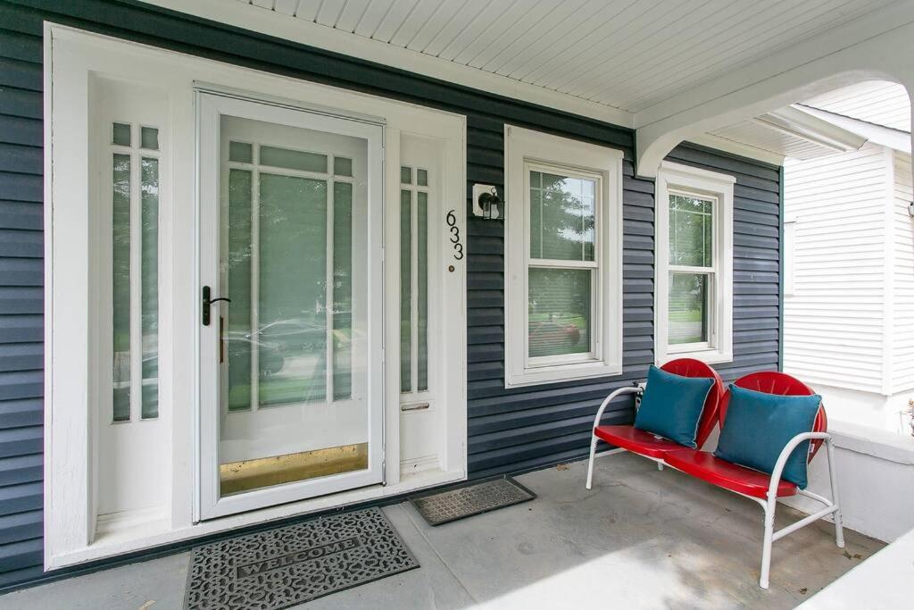 Minutes from U of L & Expo Center I Cozy I Updated - Housity
