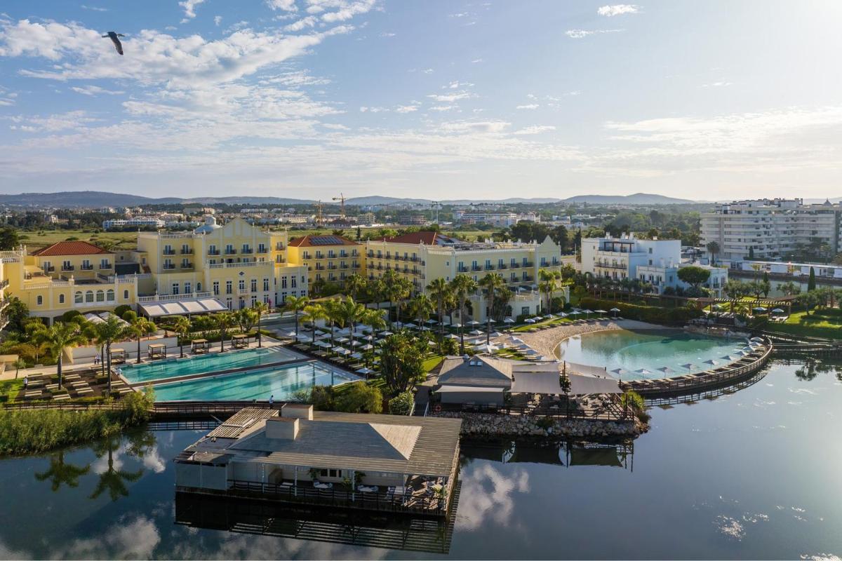 A piscina em ou perto de Domes Lake Algarve, Autograph Collection