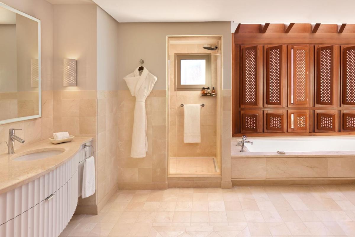 Un baño de The Ritz-Carlton Tenerife, Abama