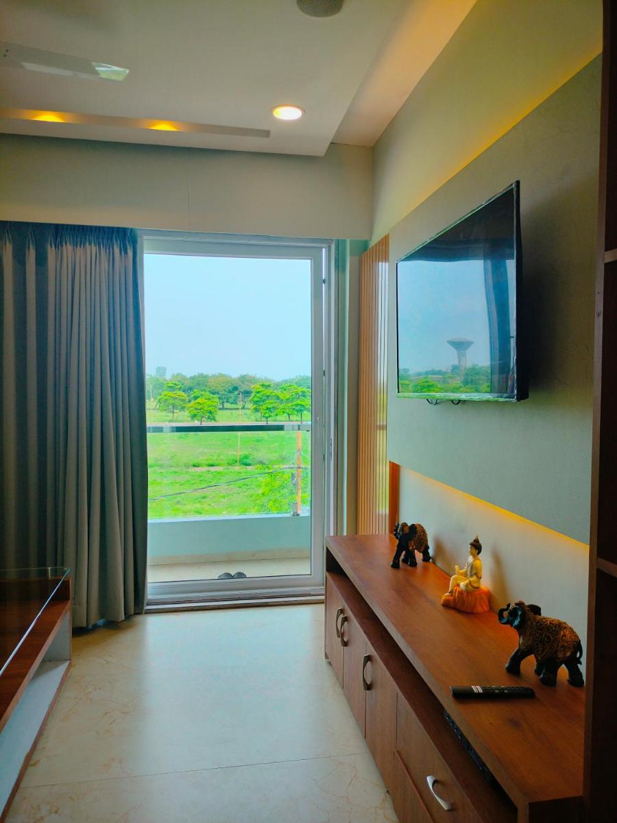 PM Guest House - Housity