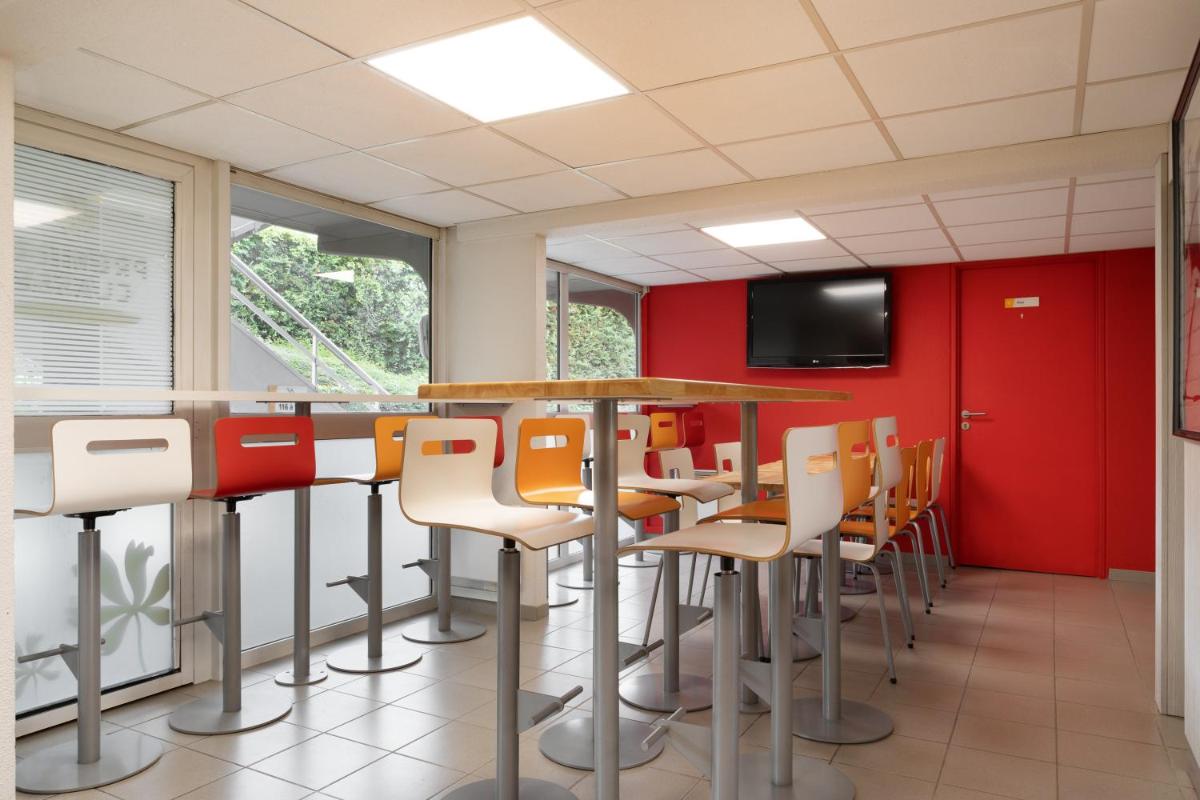 Premiere Classe La Ville Du Bois - Housity
