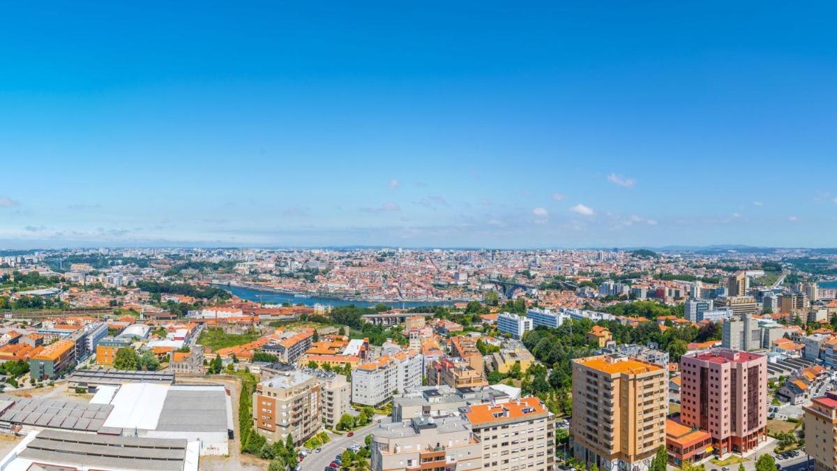 Uma vista geral de Vila Nova de Gaia ou a vista da cidade a partir do hotel