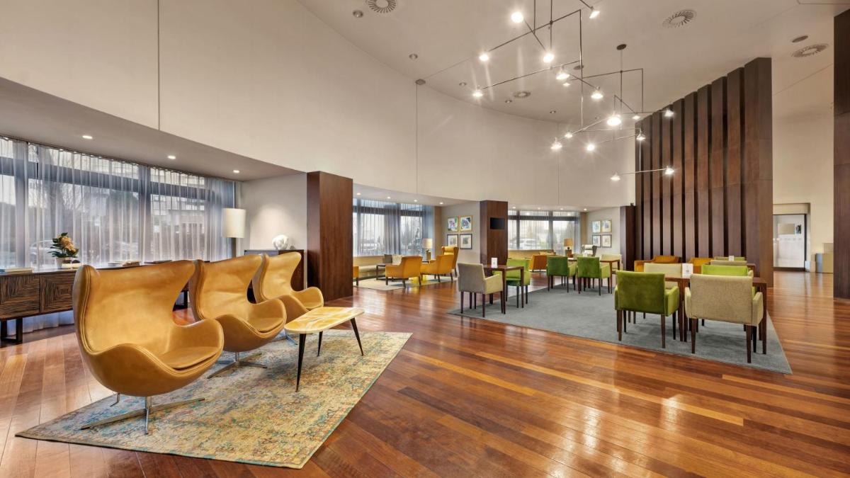 Uma área de estar em Holiday Inn Porto Gaia by IHG
