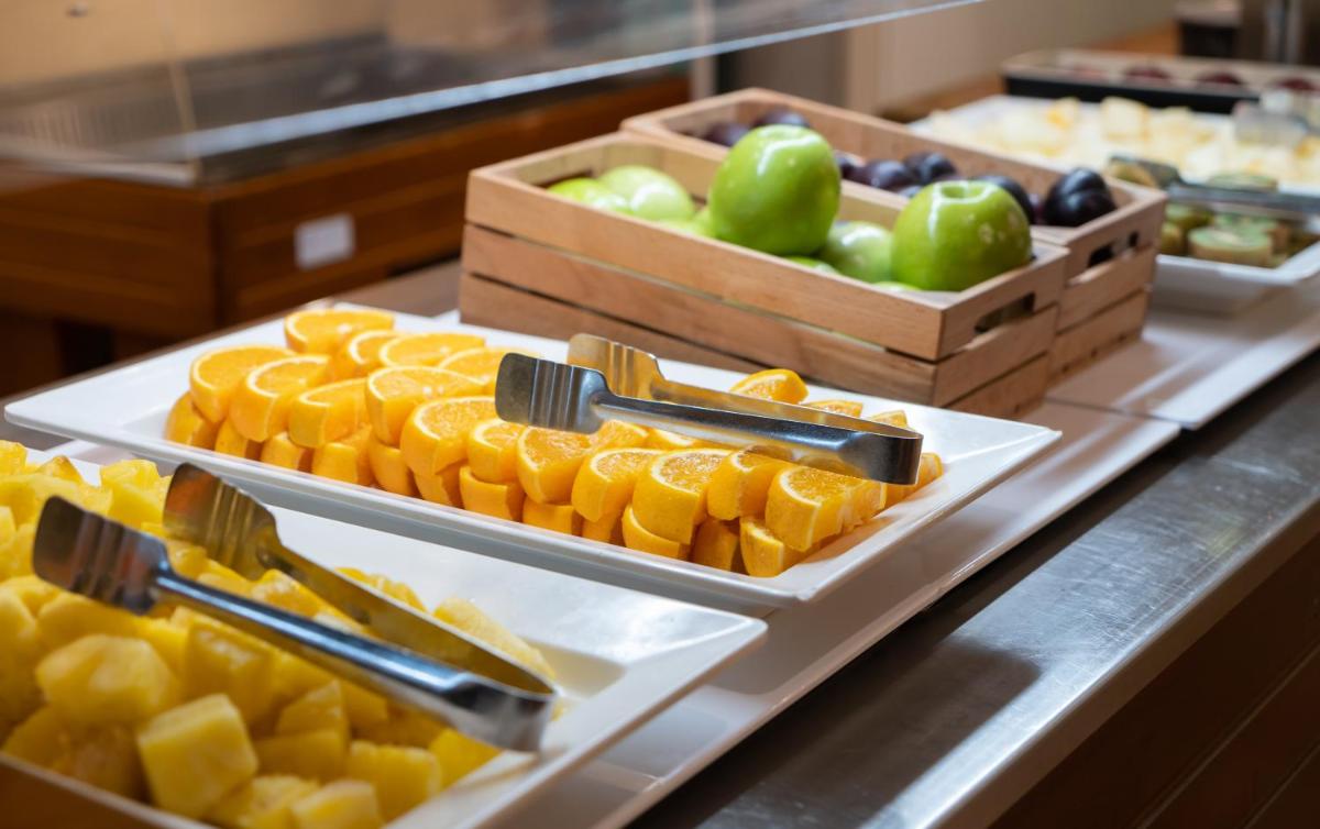 Comida en o cerca de este hotel