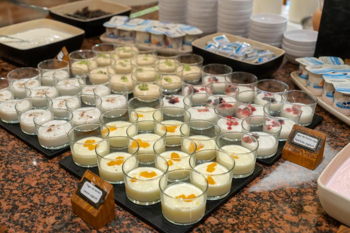 Comida en o cerca de este hotel