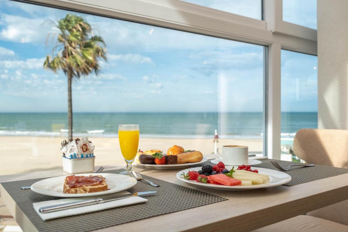Comida en o cerca de este hotel