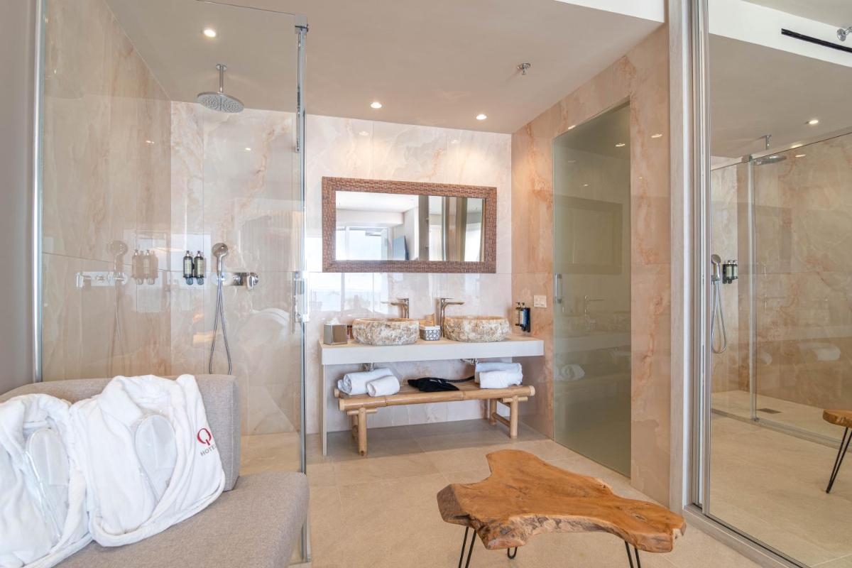 Un baño de Cádiz Bahía by QHotels