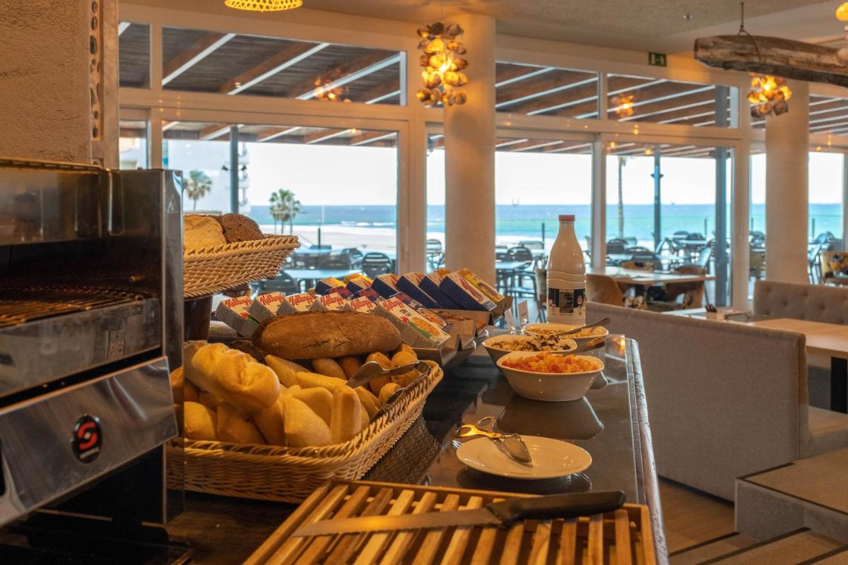 Comida en o cerca de este hotel