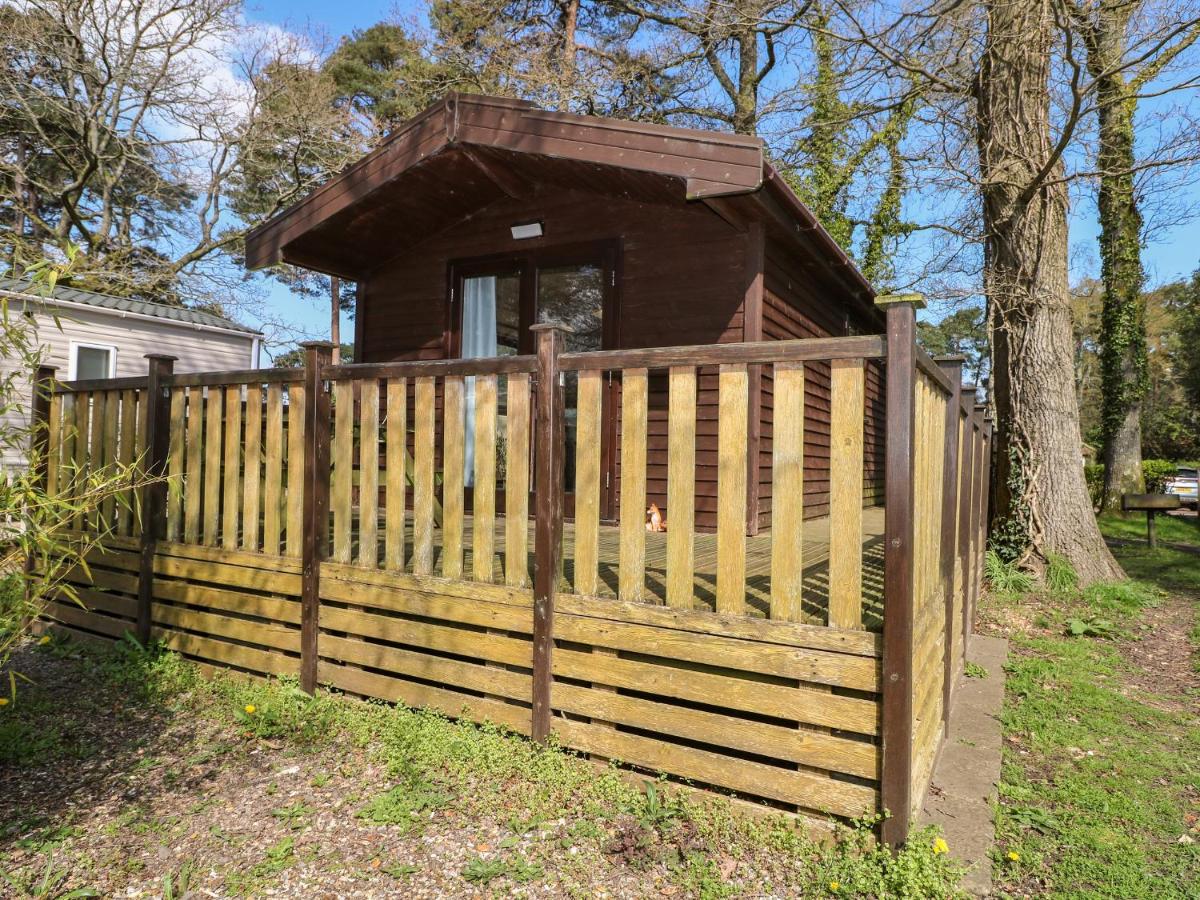 Pinecone Cabin - Housity