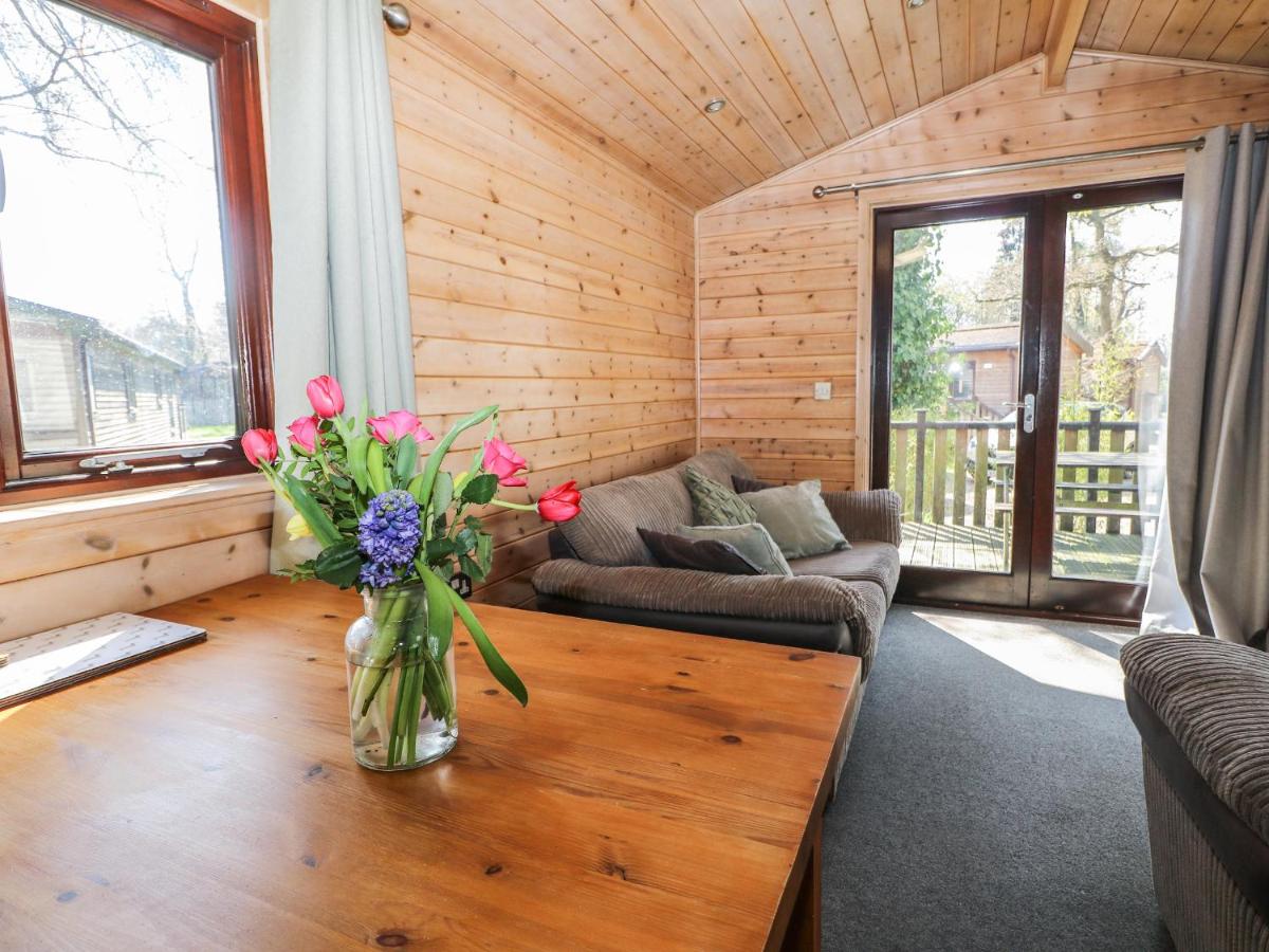 Pinecone Cabin - Housity