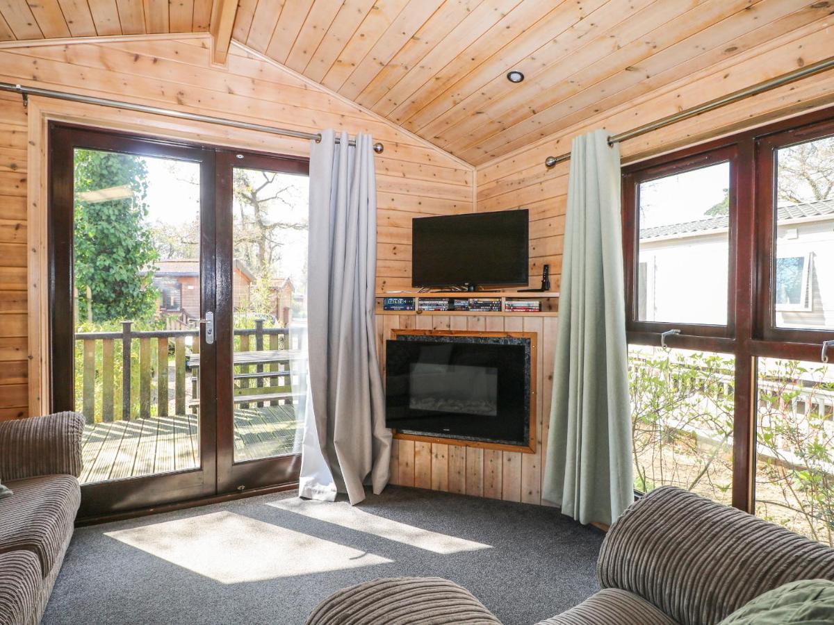 Pinecone Cabin - Housity