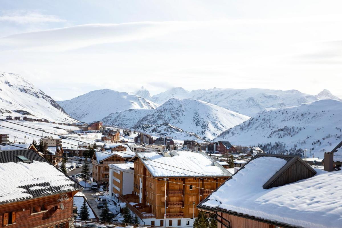 Vue générale sur la montagne ou vue sur la montagne depuis l'hôtel