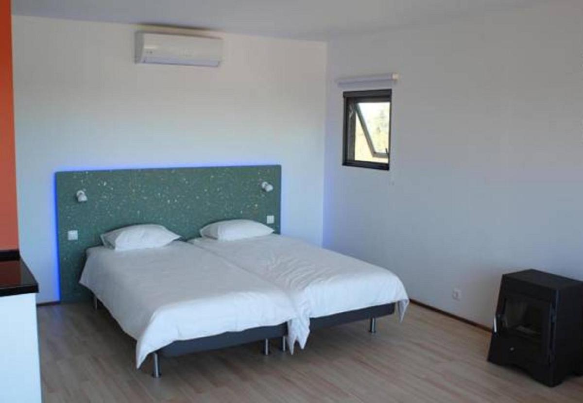 Bubulcus and Bolotas - Off Grid Nature Holiday Home - Housity