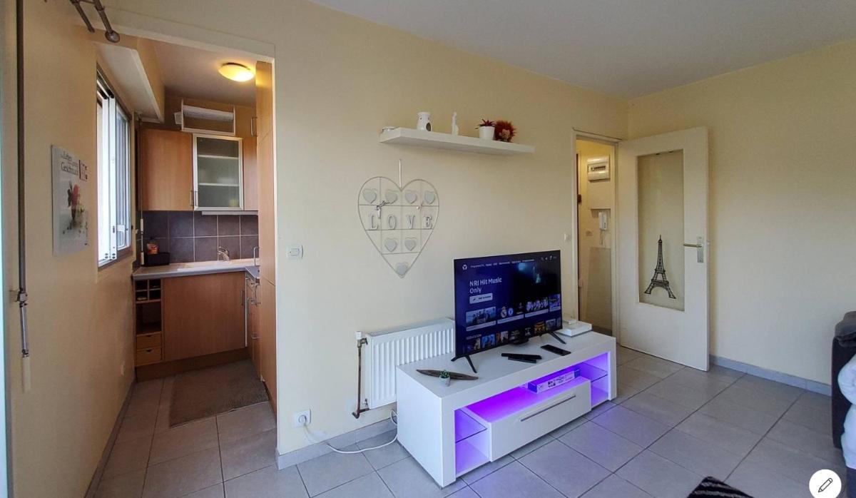 jolie appartement avec grande balcon - Housity