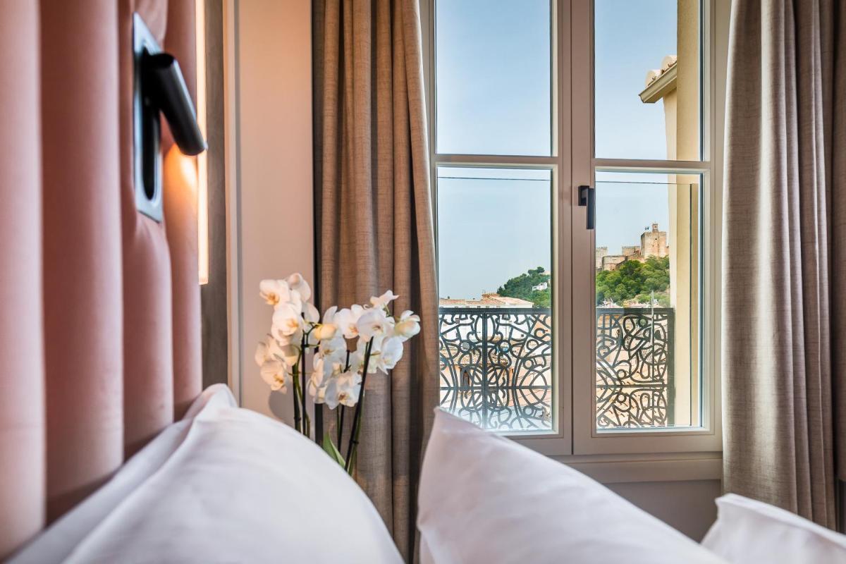 Cama o camas de una habitación en Palacio Gran Vía, a Royal Hideaway Hotel