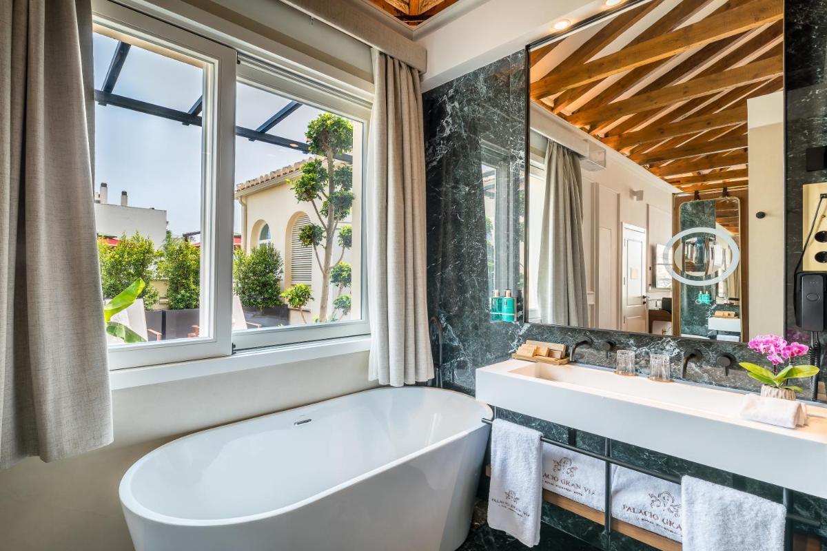Un baño de Palacio Gran Vía, a Royal Hideaway Hotel