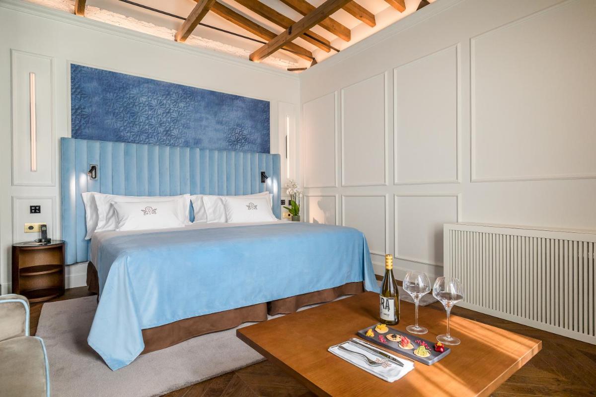 Cama o camas de una habitación en Palacio Gran Vía, a Royal Hideaway Hotel