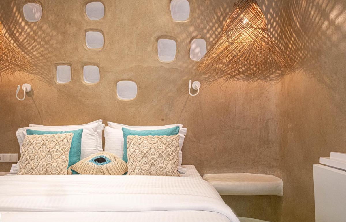 AMMOS at AmazeU Suites Naxos - Housity