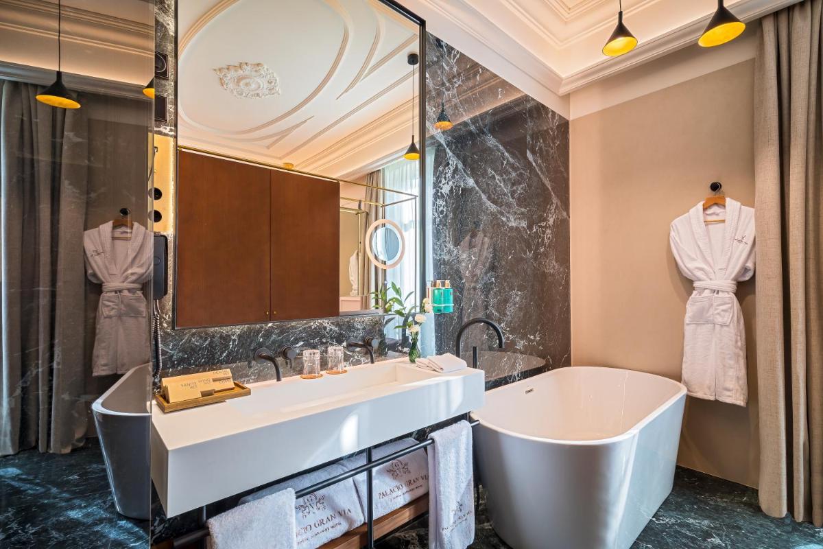 Un baño de Palacio Gran Vía, a Royal Hideaway Hotel