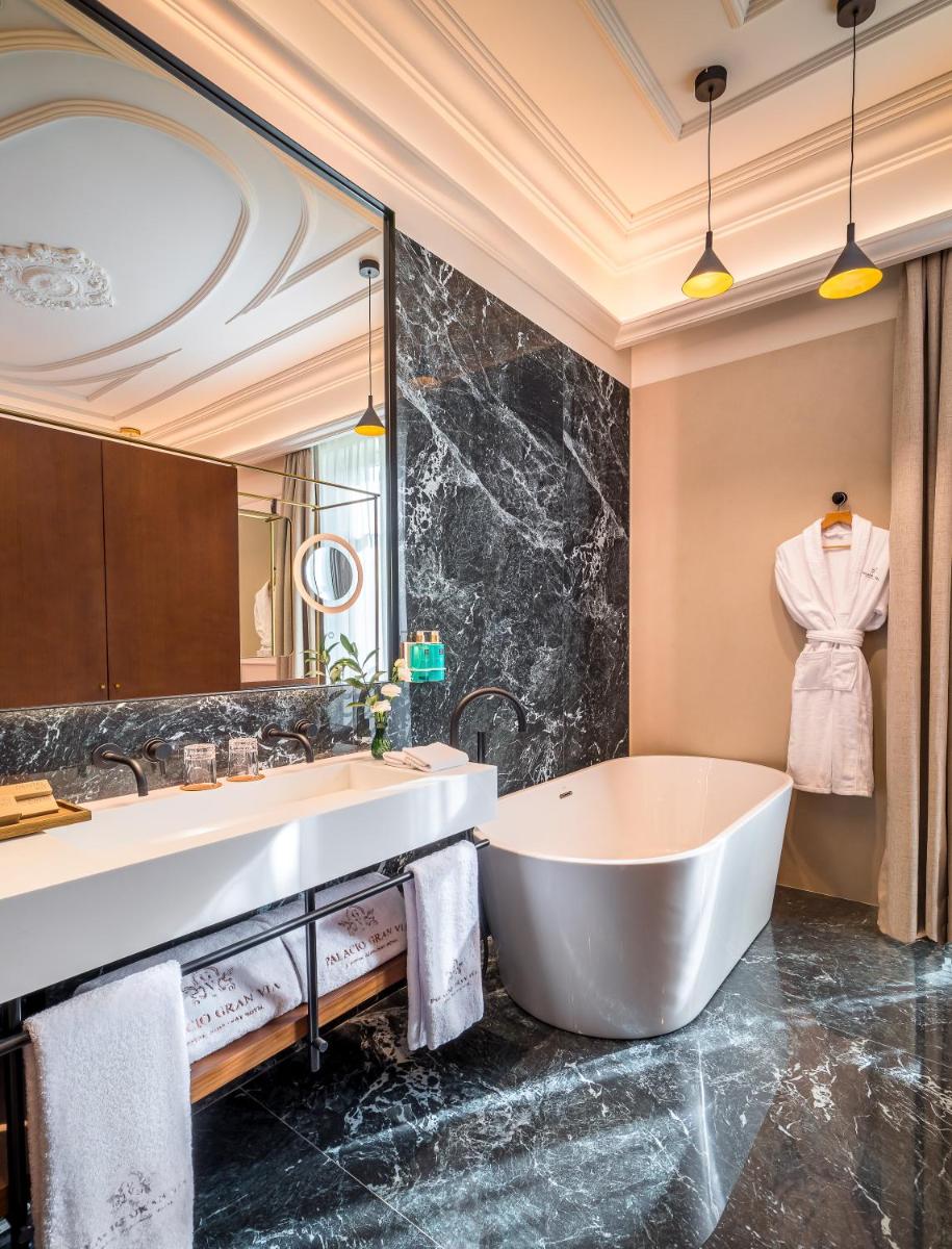 Un baño de Palacio Gran Vía, a Royal Hideaway Hotel