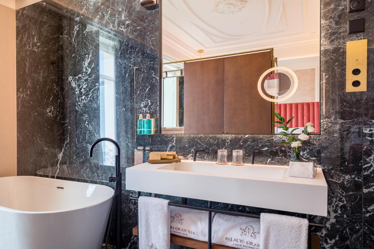Un baño de Palacio Gran Vía, a Royal Hideaway Hotel