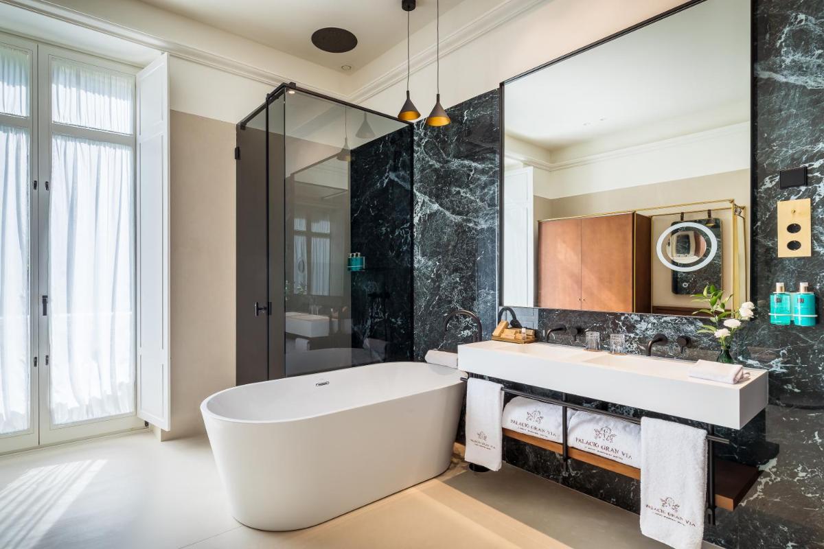 Un baño de Palacio Gran Vía, a Royal Hideaway Hotel