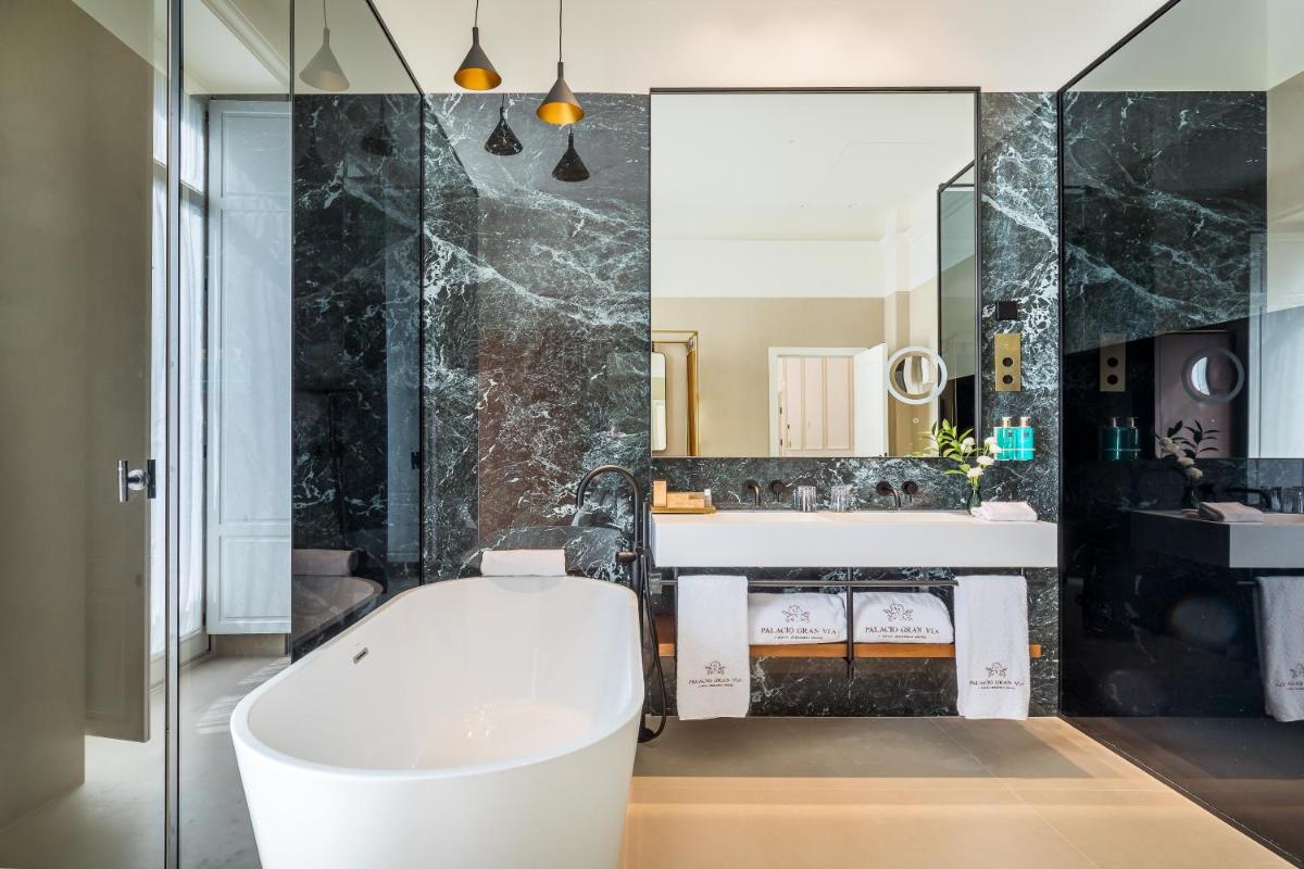 Un baño de Palacio Gran Vía, a Royal Hideaway Hotel