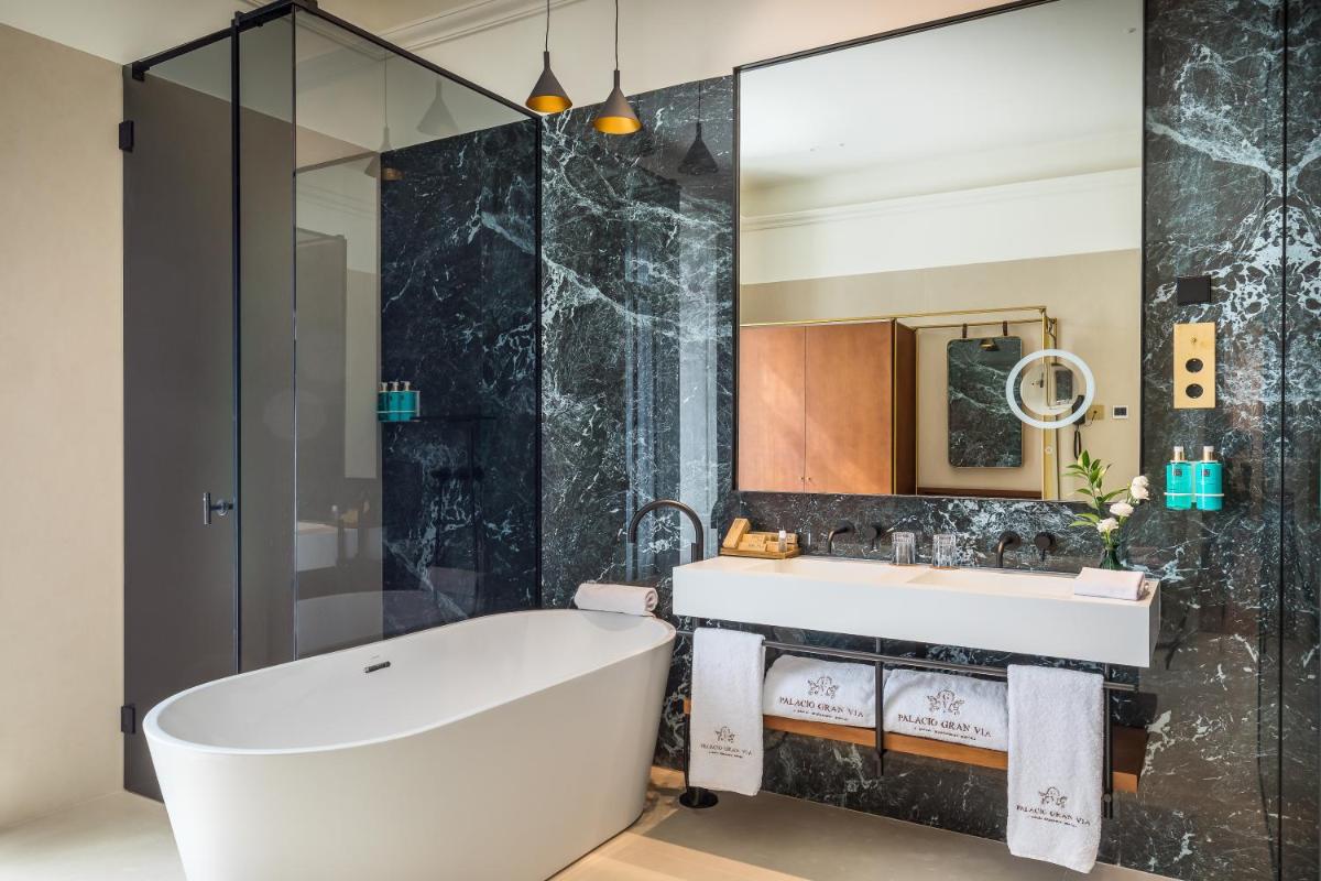 Un baño de Palacio Gran Vía, a Royal Hideaway Hotel