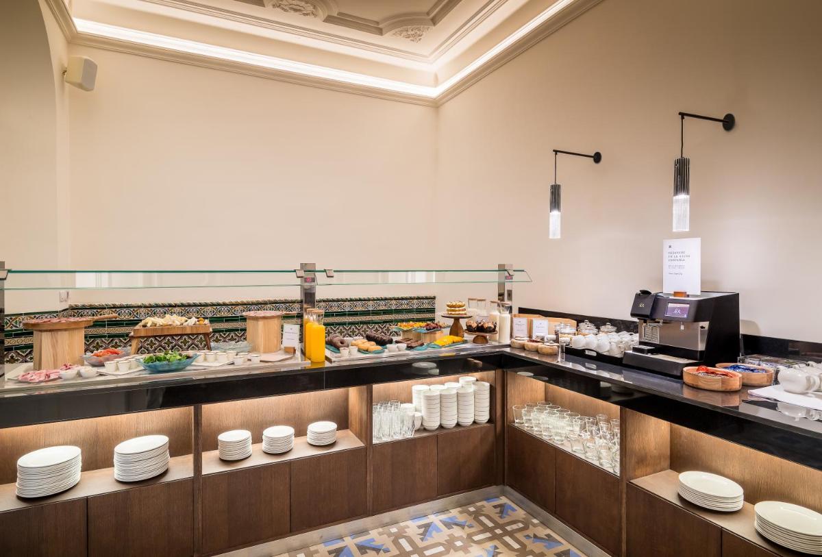 Comida en o cerca de este hotel