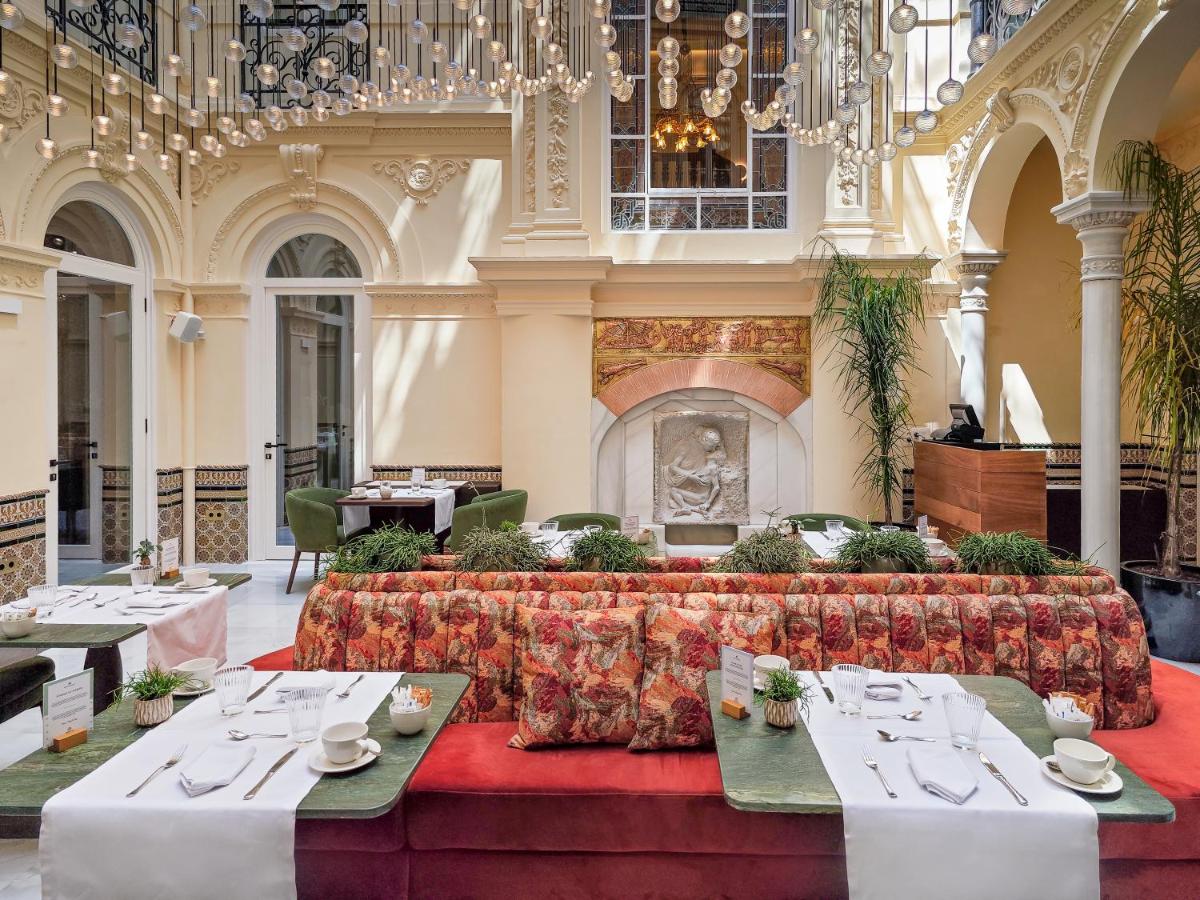 Comida en o cerca de este hotel