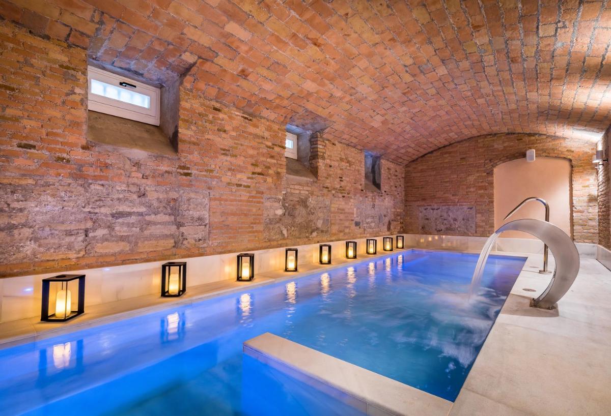 Piscina en o cerca de Palacio Gran Vía, a Royal Hideaway Hotel
