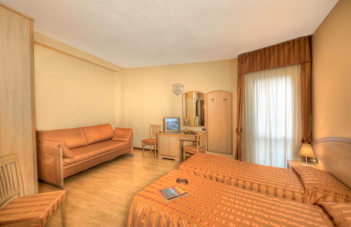 Hotel Residence Dei Fiori - Housity