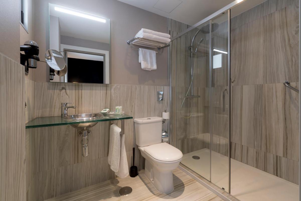 Un baño de Hotel Plaza