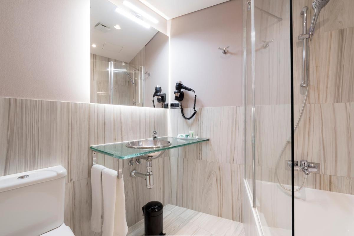 Un baño de Hotel Plaza