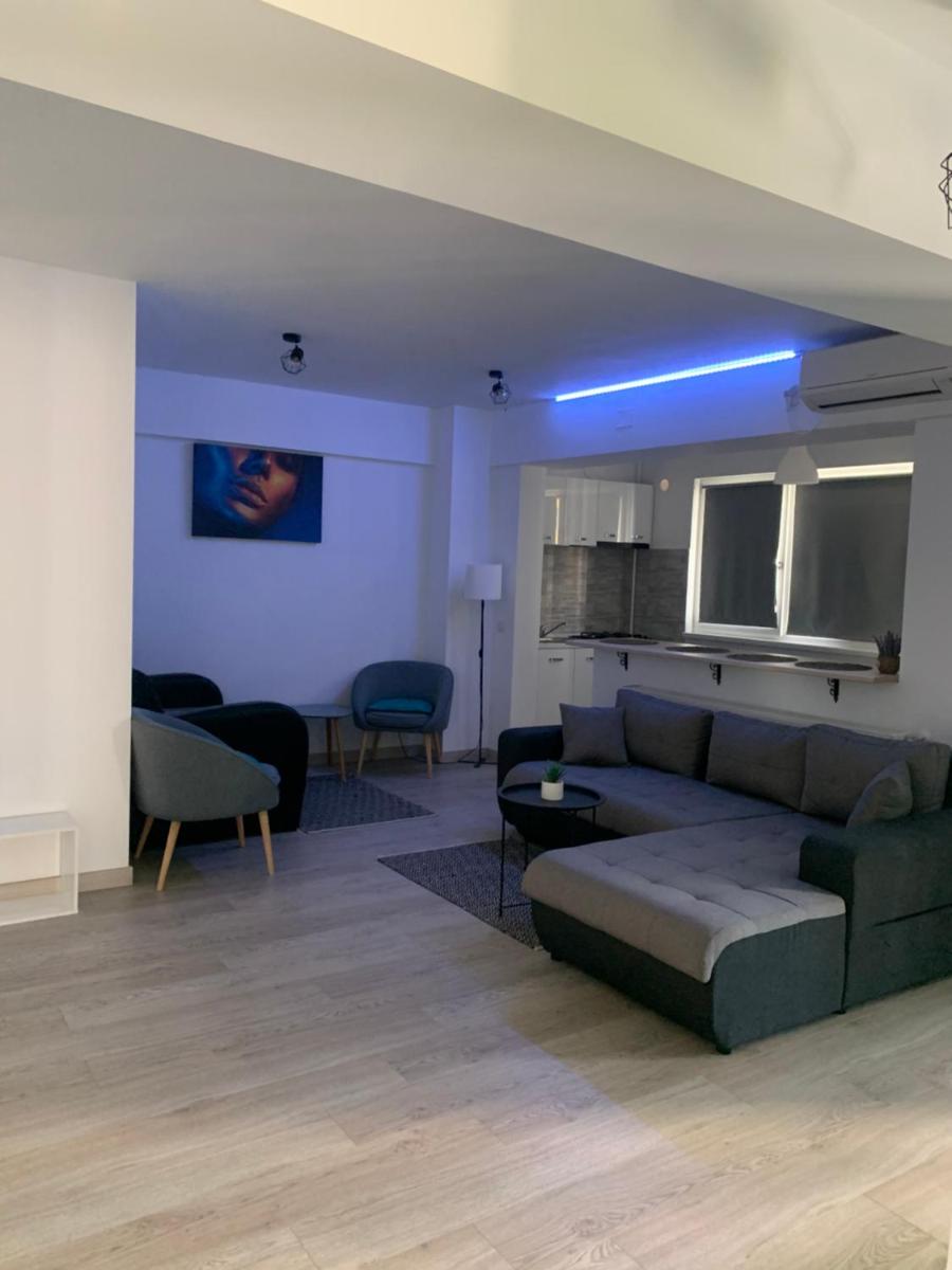 Black&White Suites - Housity